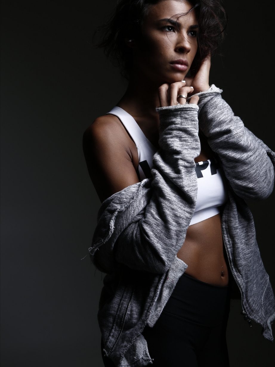 Portrait en studio sur fond noir, location de studio photo à Paris