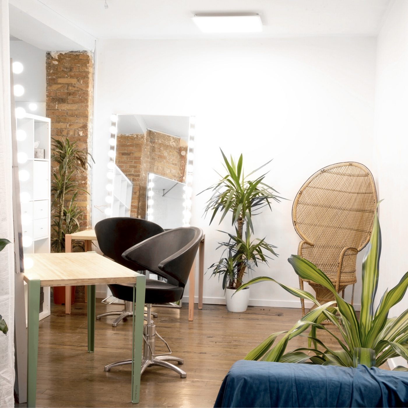 Loge maquillage et coin détente du Studio Lenoir, location de studio photo à Paris 10