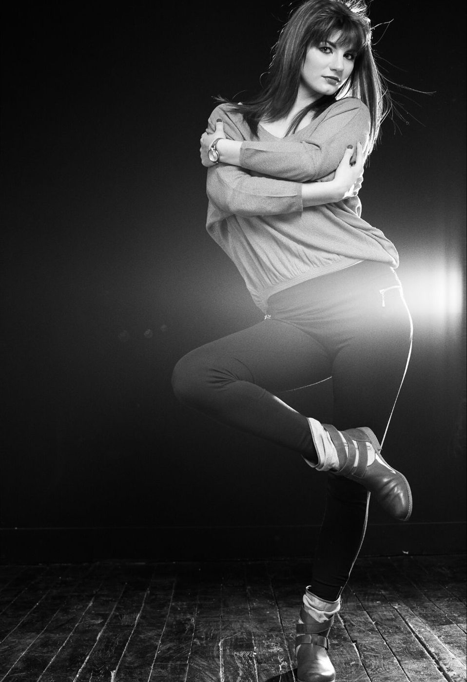 Danseuse en mouvement en noir et blanc, shooting photo danse au Studio Lenoir Paris