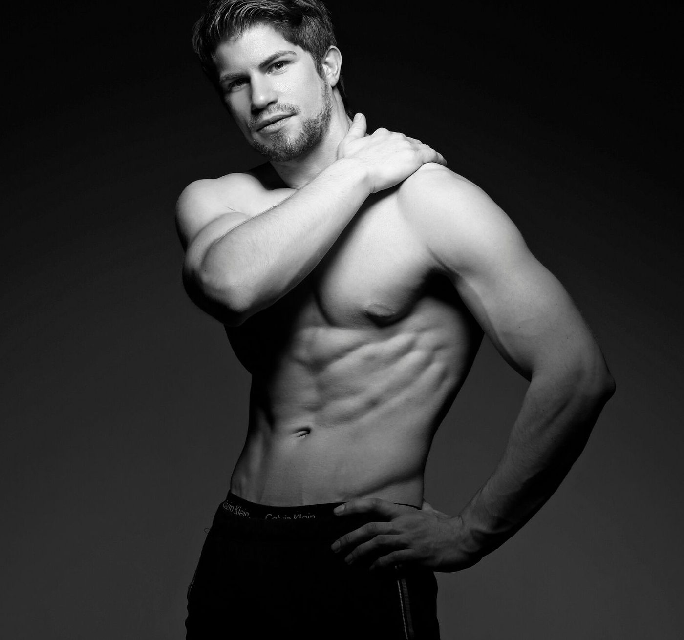 Portrait d'athlète en noir et blanc, shooting photo sportif au Studio Lenoir Paris