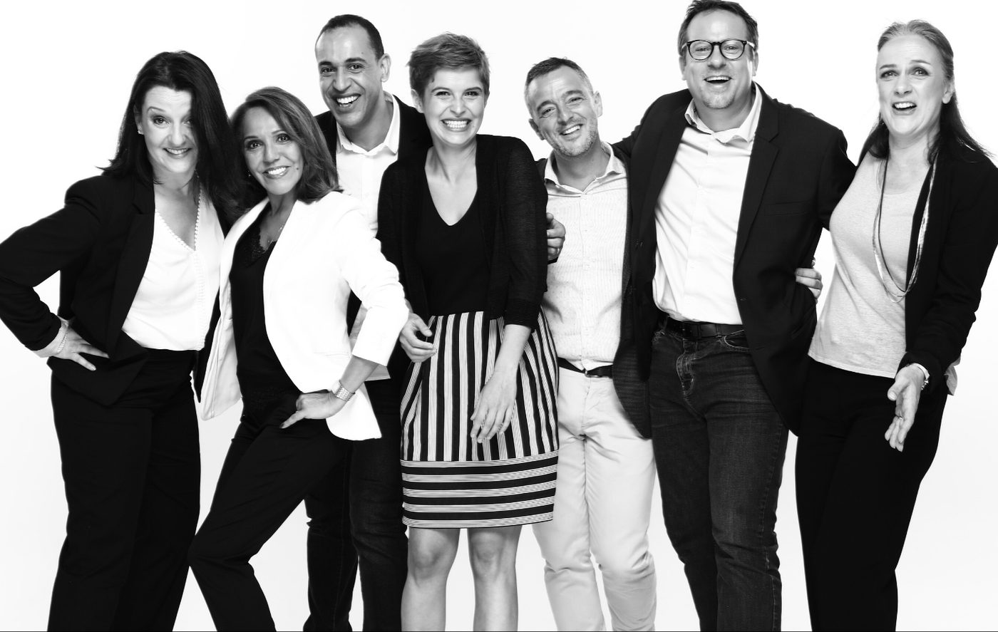 Photo d'équipe en noir et blanc, team building photo au Studio Lenoir Paris